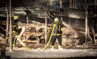 Sechs Autos wurden am 4. August im Dürkopp-Viertel Raub der Flammen. Seitdem brannte es noch sechsmal in Mitte - mindestens fünfmal war es Brandstiftung. - Mike-Dennis Müller / www.mdm.photo