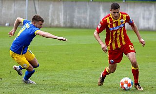 SCP-Akteur Maximilian Thalhammer (r.), der sich hier gegen den Braunschweiger Luis Görlich durchsetzt, spielte im Test gegen die Eintracht durch und konnte dabei Pluspunkte sammeln. - Frank Beineke
