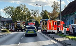 Nach dem Unfall war die Weihestraße gesperrt. - Feuerwehr Löhne