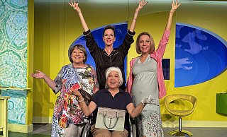 Vier Damen auf der Suche nach sich selbst: Angelika Mann, Franziska Becker, Laura Leyd (v. l.) und im Rollstuhl Ursula Berlinghoff. - Simone Weiss