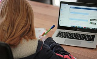 Die Schulen konnten in der Corona-Krise ihren Präsenz-Unterricht nicht mal ansatzweise in der Schule digital organisieren. - Nicole Dresch