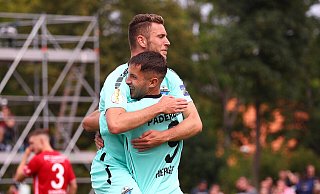 SCP-Neuzugang Marvin Pieringer (r.) jubelt mit Dennis Srbeny über einen seiner vier Torerfolge. Insgesamt gingen satte neun Scorerpunkte auf das Konto dieses Paderborner Duos. - IMAGO/Jan Huebner