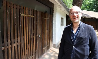 Henning Bökamp, Bürgermeisterkandidat der FDP in Bad Oeynhausen, hat ein eigenes Konzept zur künftigen Nutzung der Liegehalle und der Liegewiese im Kurpark entwickelt. - Jörg Stuke