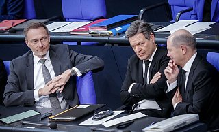 Christian Lindner, Robert Habeck und Olaf Scholz im Bundestag. - Kay Nietfeld/dpa