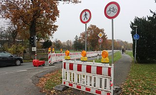 Da der Radweg an der Häger Straße saniert wird, regelt hier eine Ampel den Verkehr. - Susanne Barth