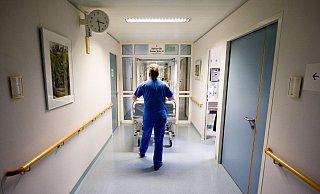 Der Bundestag berät heute über eine geplante Impfpflicht für Personal in Kliniken oder Pflegeheimen. - Foto: picture alliance / dpa