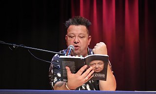Sebastian Krumbiegel trat am Fraitagabend in der Druckerei auf. - Dana Thoeren