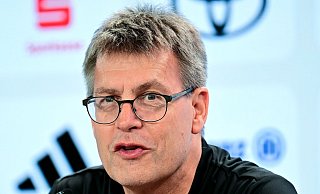 Der DOSB-Präsident spricht in einem Interview auch über Trainer-Gehälter und Olympia-Aussichten. - Sina Schuldt/dpa