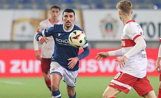 "Die Tür war nie zu": Nassim Boujellab (l.) stand nach vier Monaten erstmals wieder für Arminia Bielefeld auf dem Platz. - Oliver Krato