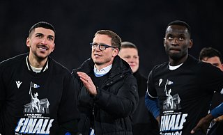 Sport-Geschäftsführer Michael Mutzel (Mitte) muss mit Nassim Boujellab (l.) und Merveille Biankadi über deren Zukunft beim DSC Arminia sprechen. - Teresa Kröger
