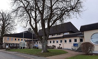 Das Sport- und Gemeindezentrum in Derental ist mit seiner multifunktionalen Nutzung in den Bereichen Jugend, Sport und Kultur der soziale Mittelpunkt des Sollingortes. Nun soll es umfassend saniert werden. Das Hallenbad wird jedoch nicht reaktiviert. - Torsten Wegener