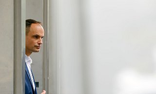 Anze Logar, ehemaliger Außenminister und Präsidentschaftskandidat, gibt seine Stimme ab. - Uncredited/AP/dpa