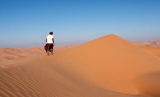 Sand, so weit das Auge reicht - das ist das Markenzeichen der Rub al-Chali. - Andreas Drouve/dpa-tmn