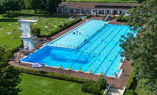 Pro Jahr kommen auf einen Quadratmeter Wasserfläche in Bünde nur 70 Besucher. Zu dem Schluss kommen Gutachter. - ANDREAS MANTLER