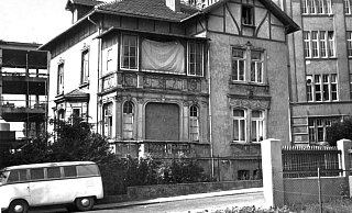 Zum Zeitpunkt des Fotos hatte die Villa ihren Glanz schon verloren. - Georg Heese (Kommunalarchiv)