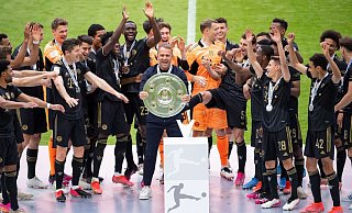 Zum 31. Male sicherten sich die Bayern die Meisterschale der Fußball-Bundesliga. - Foto: Sven Hoppe/dpa