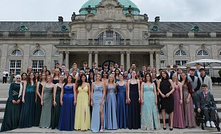 Diese Schülerinnen und Schüler der Europaschule haben das Abitur in der Tasche. - Ulf Hanke