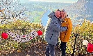 Auf der Porta-Kanzel hat Sabine Symalla ihrer Freundin Swantje einen Heiratsantrag gemacht. Eine Schnitzeljagd hatte dem Paar den Weg gewiesen. - privat