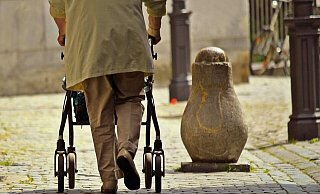 Die Polizei bittet um Hilfe bei der Suche nach der 72-jährigen Bielefelderin. - Symbolbild: Pixabay