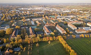 Die Fläche der ehemaligen Barker-Kaserne misst 54 Hektar zwischen Driburger Straße, Berliner Ring, Piepenturmweg und Springbach in Paderborn. - Niklas Tüns