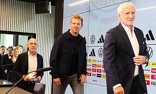 Julian Nagelsmann (M) ist der neue Bundestrainer der deutschen Fußball-Nationalmannschaft. - Jörg Halisch/dpa