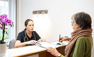 Was genau kostet\\\'s? Darüber muss die Arztpraxis bei individuellen Gesundheitsleistungen aufklären. - Benjamin Nolte/dpa-tmn