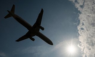 Ab Mai soll auf Flugreisen eine höhere Ticketsteuer anfallen. - Boris Roessler/dpa