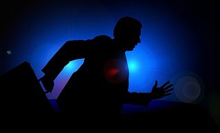 Unbekannte Diebe brachen in den Geflügelbetrieb in Kirchlengern ein. Videoaufnahmen aus der Tatnacht werden noch geprüft. - Symbolbild: Pixabay