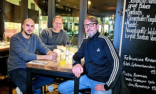 Jörg Teunissen, der neue Chef, setzt auf bewährte Mitarbeiter wie Onur Mete (l.) und Andreas Metze (r.). - Barbara Franke