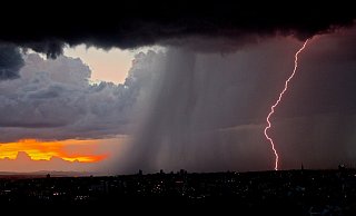 Dunkle Wolken über den Norden in OWL. - Sybolbild Pixabay