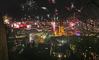 So ein buntes Feuerwerk zu Silvester sollte es in Bielefeld nicht geben. Der Oberbürgermeister appelliert an die Bürger, auf die Böllerei zu verzichten. - Sarah Jonek
