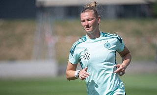 Hat ihre Corona-Infektion überstanden: Alexandra Popp. - Foto: Sebastian Gollnow/dpa