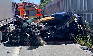 Das Auto war auf der A33 auf einen Lkw aufgefahren. - Ralph Meyer