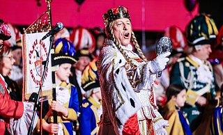 Jungfrau Frieda vom Kölner Dreigestirn kann am Rosenmontag nicht mitfeiern. - Oliver Berg/dpa