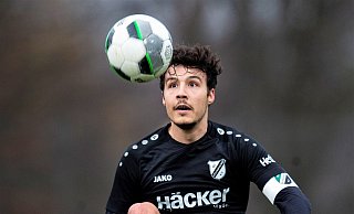 Endlich wieder am Ball: Nico Buckmaier kehrt nach seiner Verletzungspause in den Kader des SV Rödinghausen zurück und beschert den Gastgebern eine personelle Option mehr. - Noah Wedel