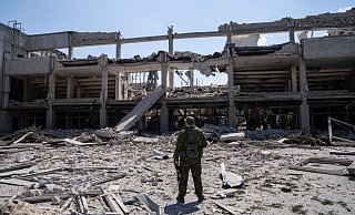Die Nationale Pädagogische Universität in Charkiw wurde durch einen russischen Angriff zerstört. - Foto: Evgeniy Maloletka/AP/dpa
