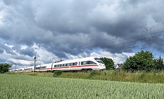 Seit der Fahrplanumstellung der Bahn halten nicht mehr alle ICEs im Bahnhof in Bielefeld. Eine Petition soll das jetzt ändern. - Pixabay (Themenbild)