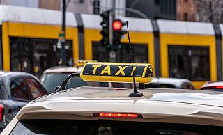 Eine Sammel-Taxi-Fahrt ist in den Randstunden sowie an Sonn- und Feiertagen eine kostengünstige Erweiterung des Öffentlichen Personennahverkehrs. - Pixabay (Symbolbild)