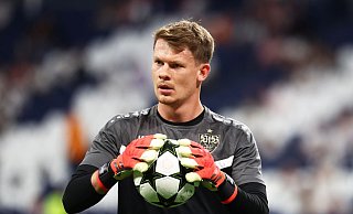 Stuttgart-Trainer Dieter Hoeneß traut Alexander Nübel die Rolle als Nationaltorhüter zu. - Jan Woitas/dpa