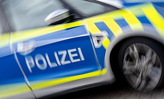 Die Polizei bittet bei der Suche nach einer Seniorin in Bad Driburg um Hinweise. - dpa