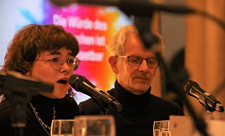 Charlotte Neuhäuser (Die Linke) aus Paderborn, hier bei einer Podiumsdiskussion, wird in den neugewählten Bundestag einziehen. - Rajkumar Mukherjee