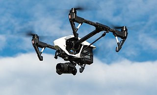 Die Drohne soll die Chancen erhöhen, dass der 74-Jährige gefunden wird. - (Symbolbild): Pixabay