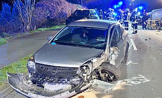Bei einem gefährlichen Überholmanöver kollidierten auf dem Mühlenweg am Mittwochabend ein VW Caddy und ein Opel Astra. - Ralph Meyer