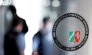 Die zentrale Anlaufstelle für Cybercrime (ZAC) bei der Kölner Polizei. Die Ampel-Koalition debattiert über eine Lösung für geringfügige Fälle von Kinderpornografie. - David Young/dpa
