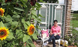 Gerlinde Kersting aus Delbrück hat ihren großen Garten komplett selbst gestaltet und das für wenig Geld. - Uwe Müller Gerlinde Kersting aus Delbrück hat ihren großen Garten komplett selbst gestaltet und das für wenig Geld. - Uwe Müller