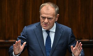 Der polnische Ministerpräsident Donald Tusk spricht während einer Sitzung des Sejm in Warschau. - Radek Pietruszka/PAP/dpa