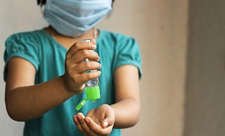 Wenn Kinder eine Maske aufsetzen, sei das nichts anderes, als sich morgens und abends die Zähne zu putzen, sagt Kinderpsychiater Michael Siniatchkin. Einige tun sich dennoch schwer damit. - Pixabay