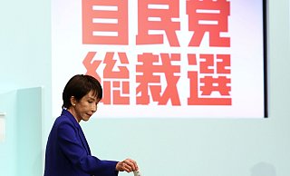 Sanae Takaichi übernimmt als erste Frau den Vorsitzt der regierenden LDP. - Kim Kyung-Hoon/Pool Reuters/AP/dpa