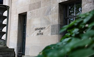 Das US-Justizministerium geht gegen die Verdächtigen vor. (Archivbild) - Valerie Plesch/dpa