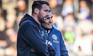 Der Matchplan von Arminia-Trainer Mitch Kniat (l.) und seinem Assistenzcoach Daniel Jara ging gegen Rot-Weiss Essen einmal mehr in die Hose. - Sarah Jonek
